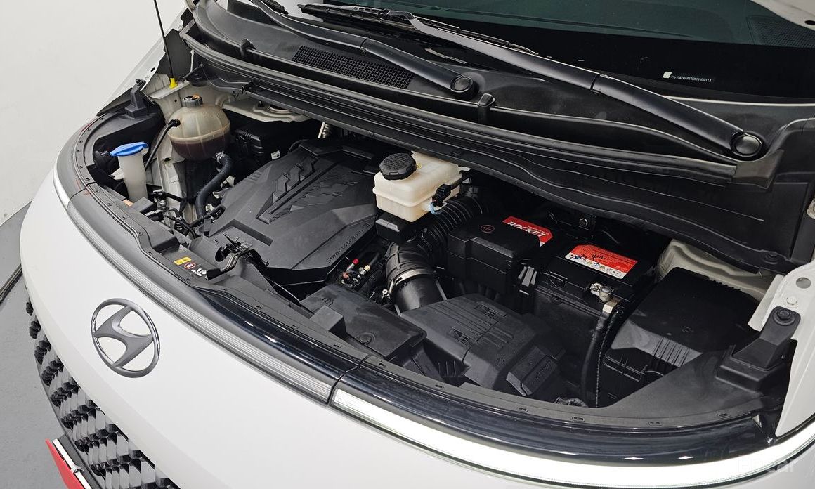  Hyundai Staria