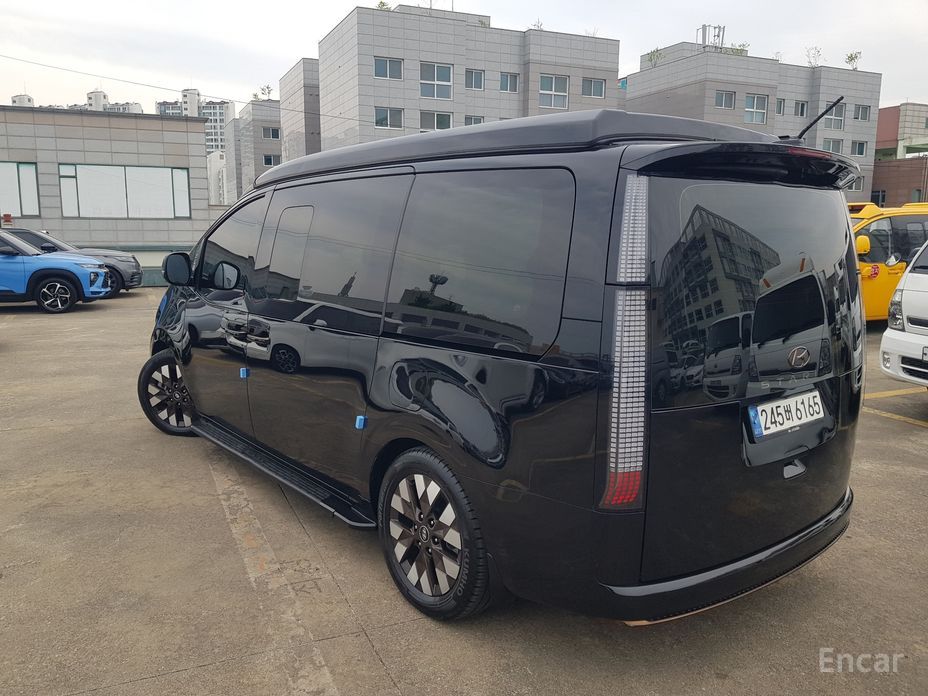  Hyundai Staria