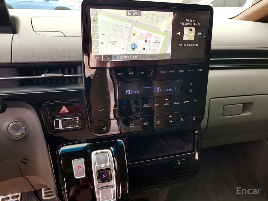  Hyundai Staria