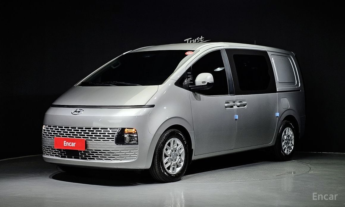  Hyundai Staria