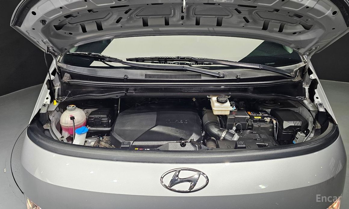  Hyundai Staria