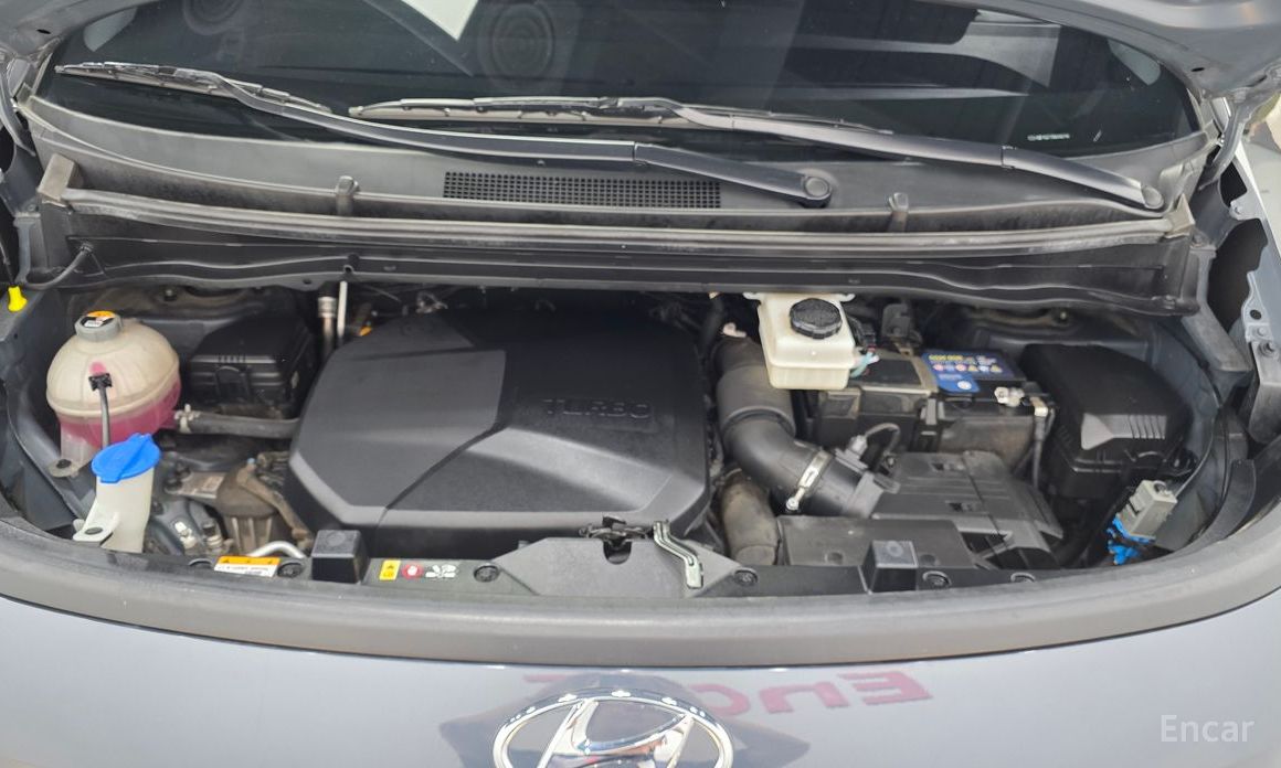  Hyundai Staria