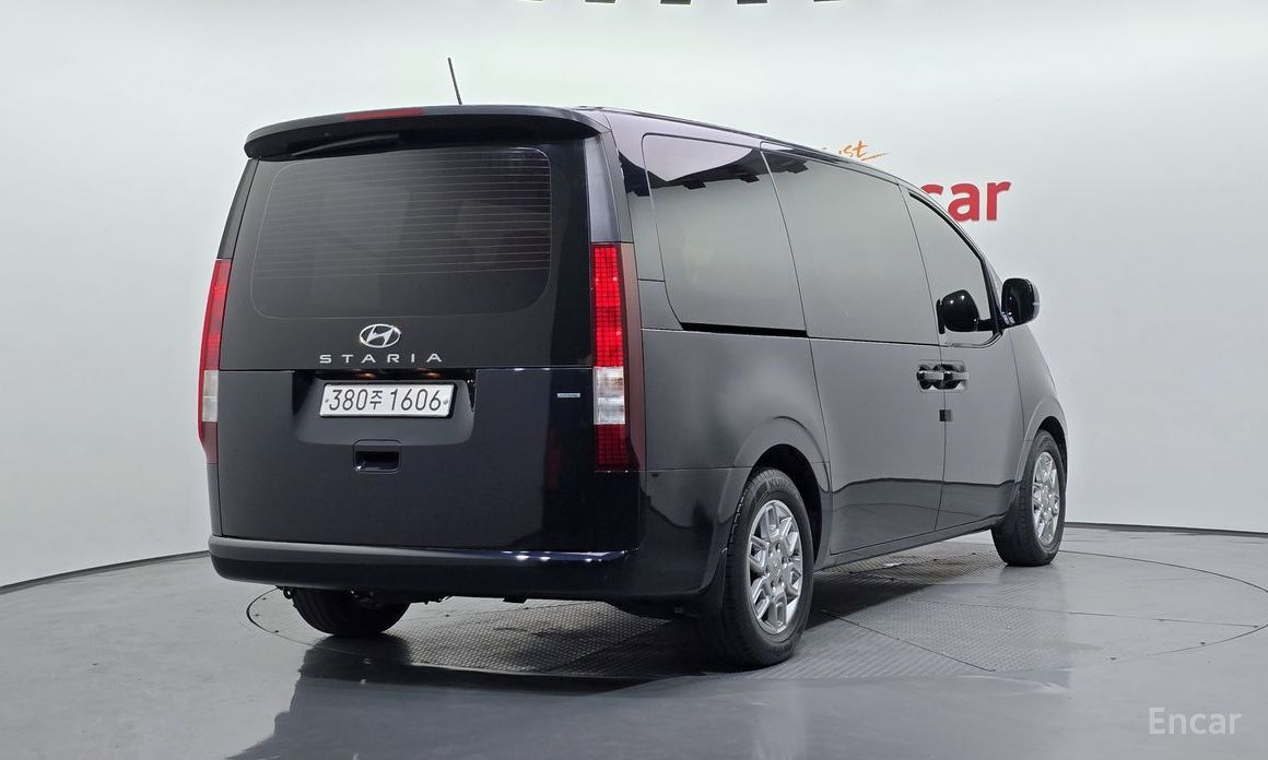  Hyundai Staria