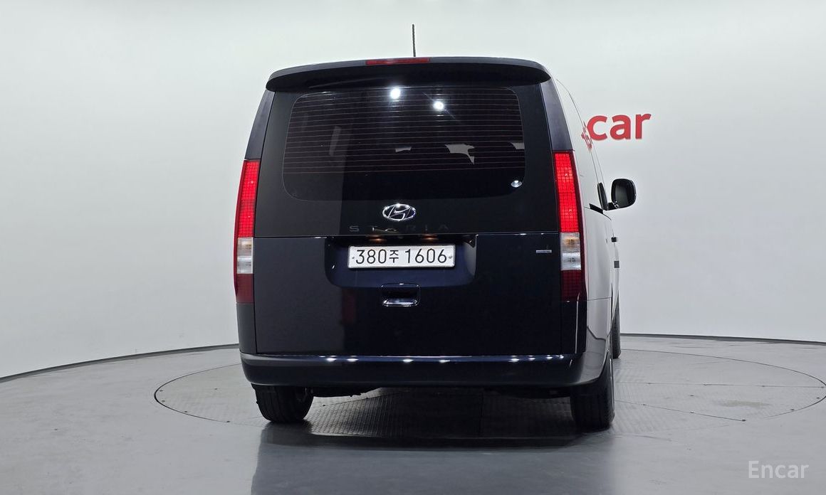  Hyundai Staria