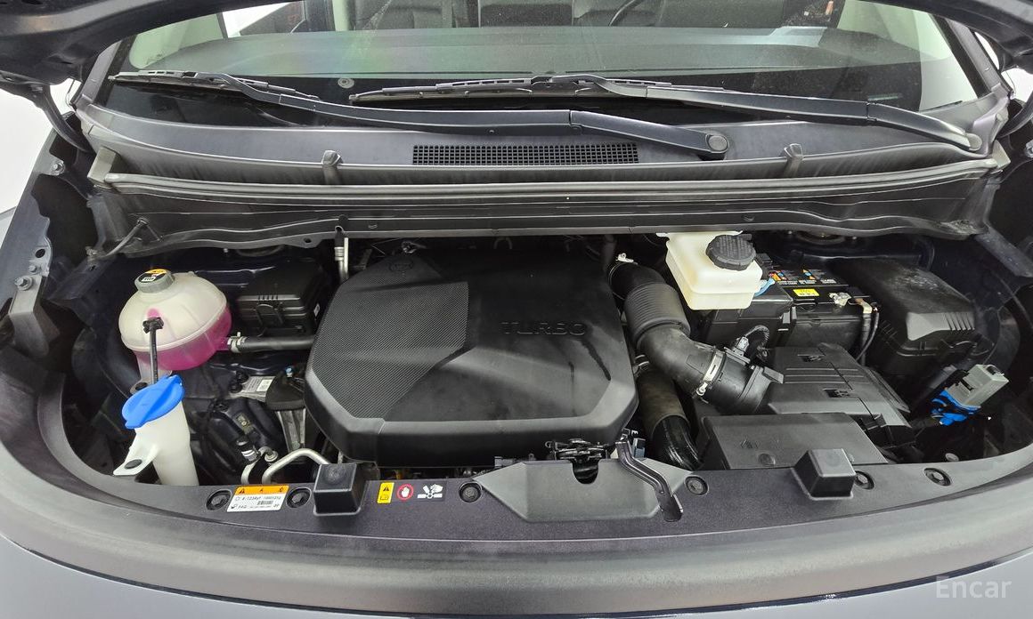  Hyundai Staria