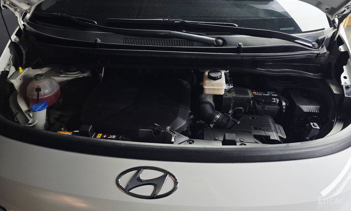  Hyundai Staria