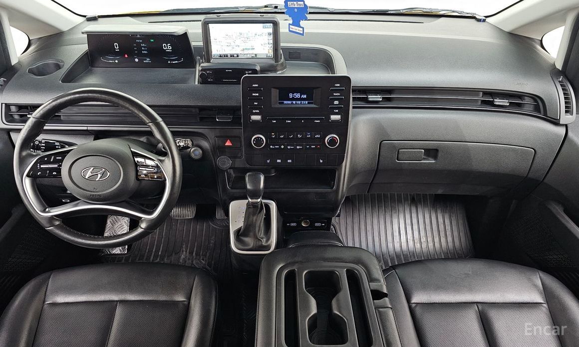  Hyundai Staria