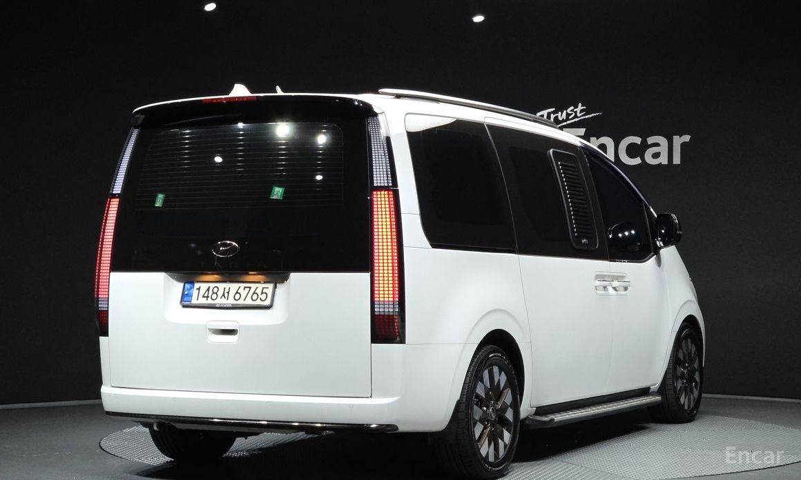  Hyundai Staria
