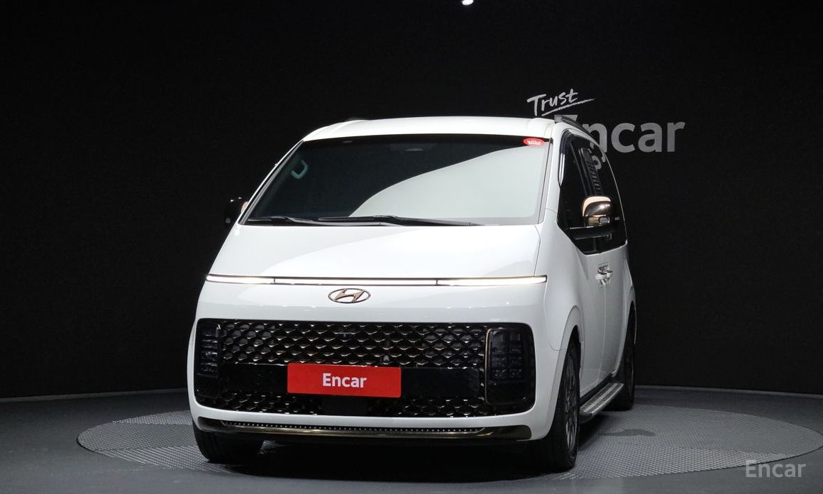  Hyundai Staria