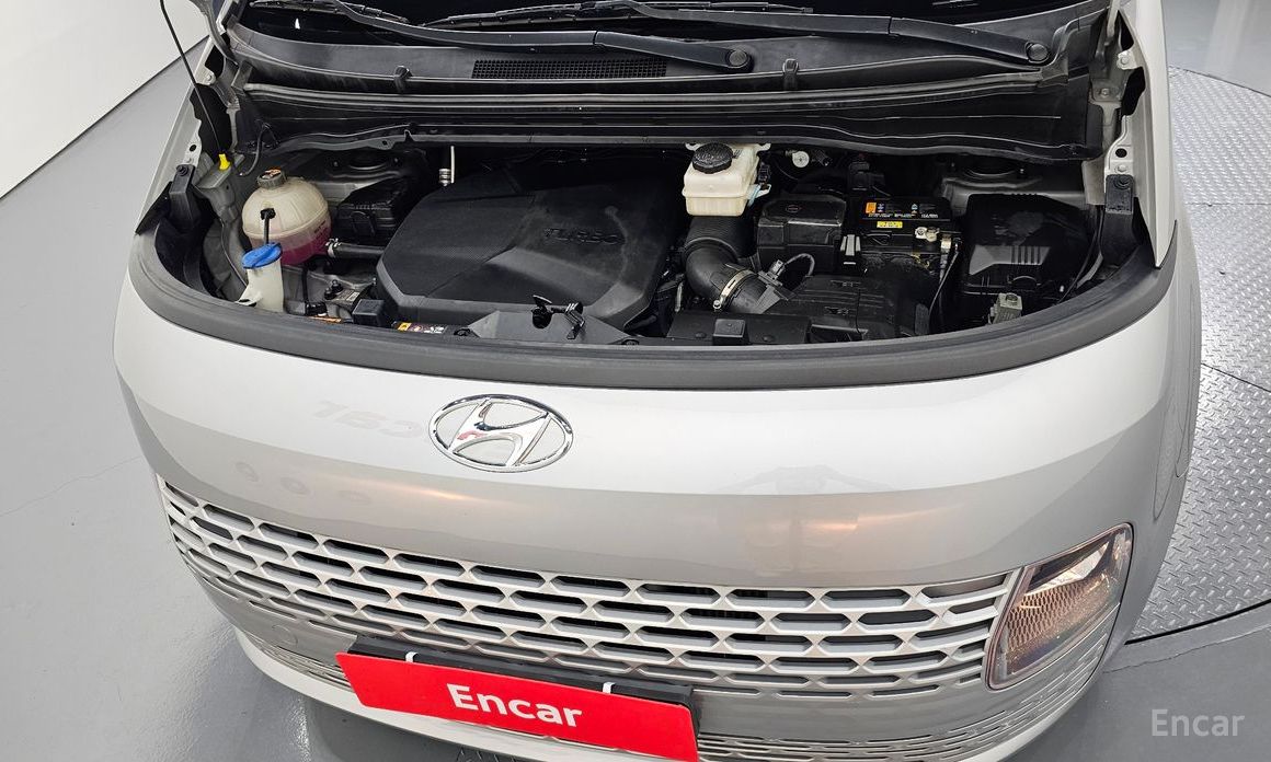  Hyundai Staria