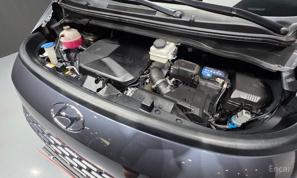  Hyundai Staria