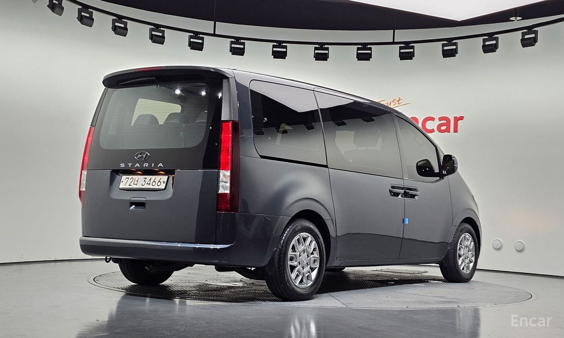  Hyundai Staria