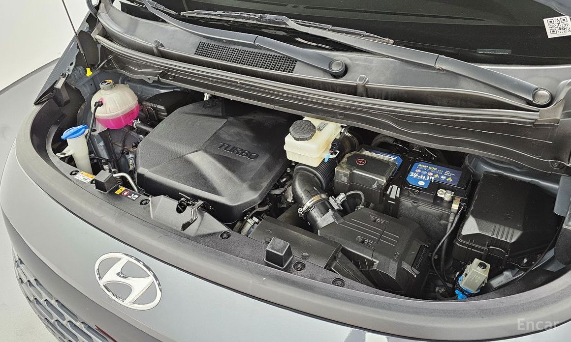  Hyundai Staria