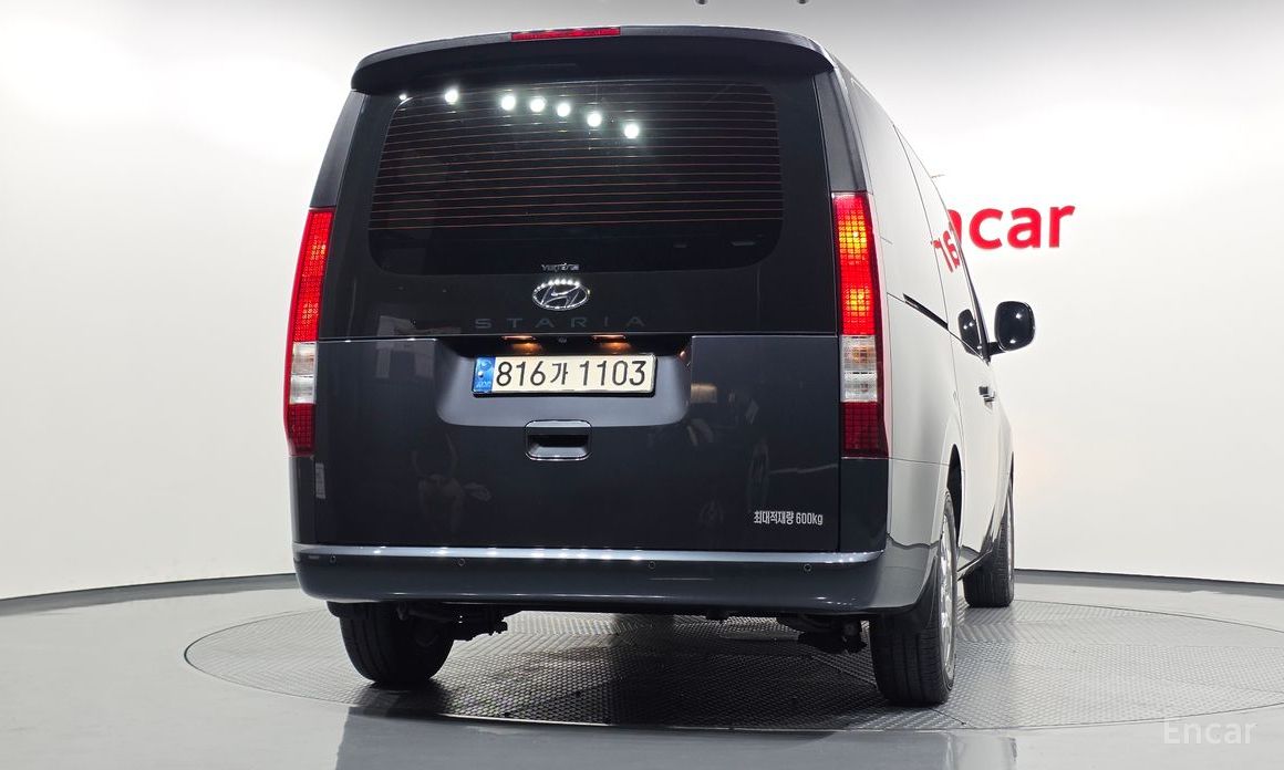 Hyundai Staria