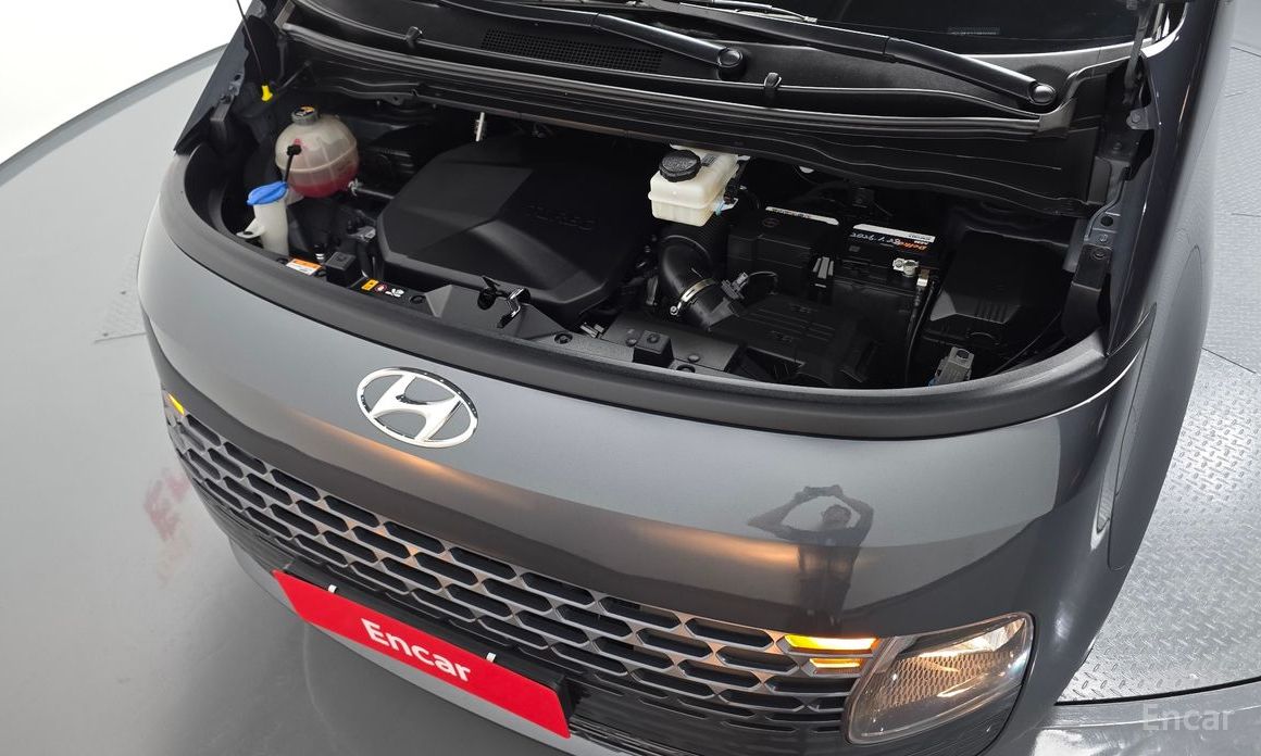  Hyundai Staria