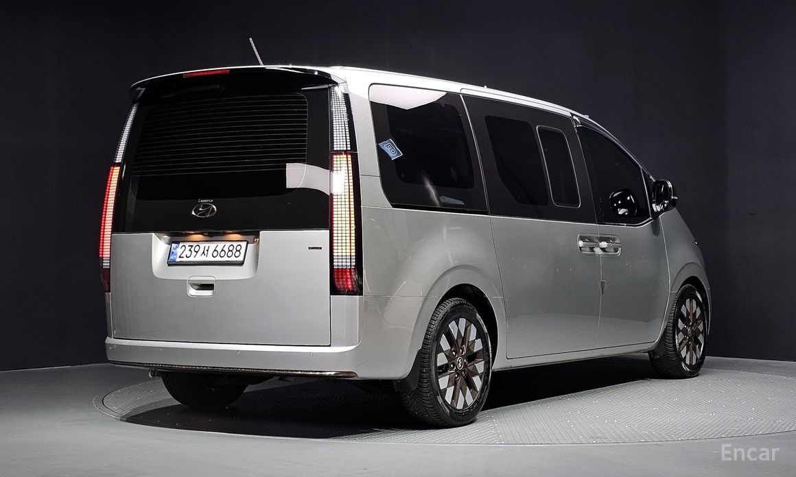  Hyundai Staria