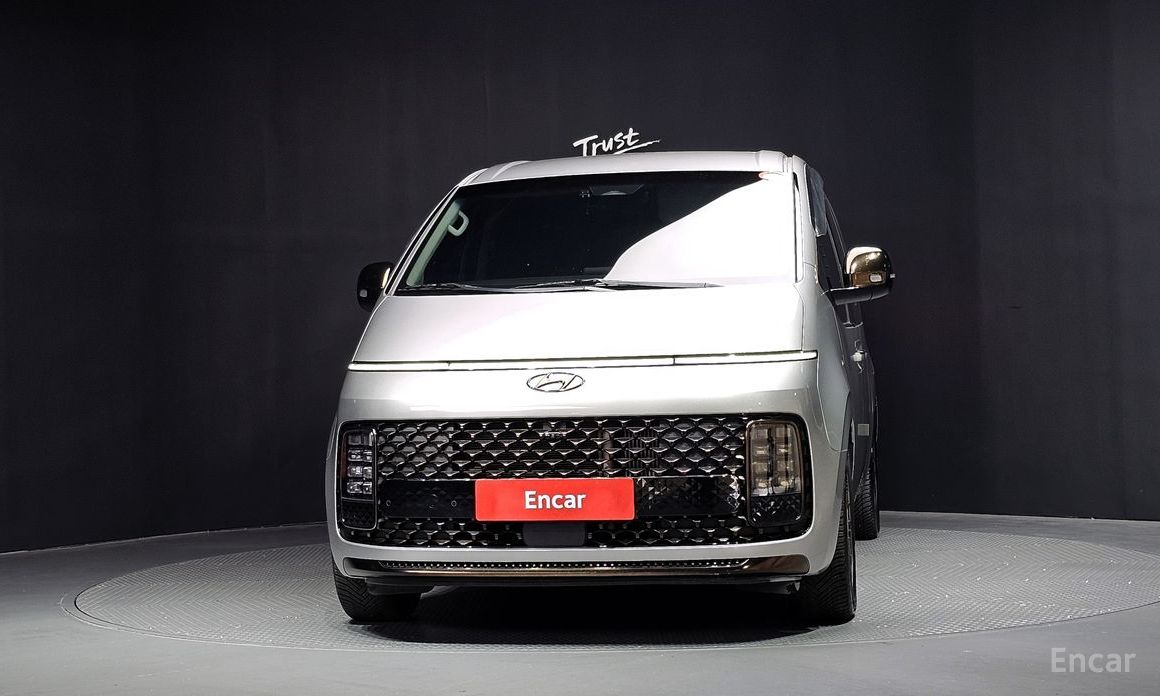  Hyundai Staria