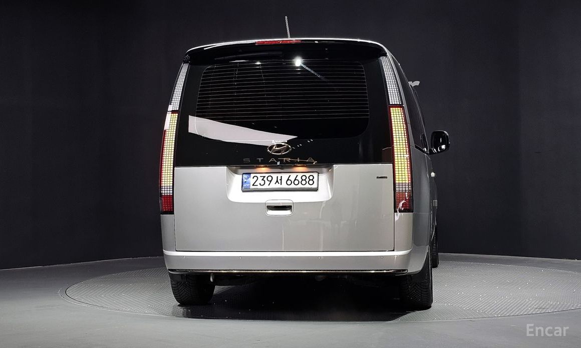  Hyundai Staria