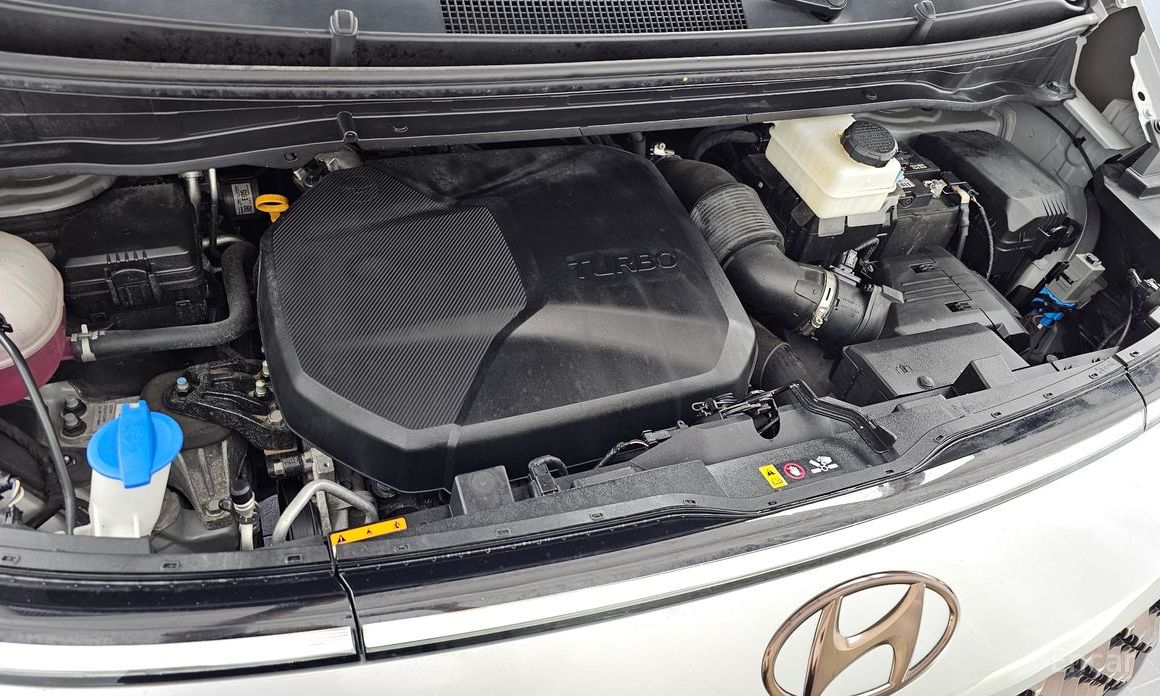  Hyundai Staria