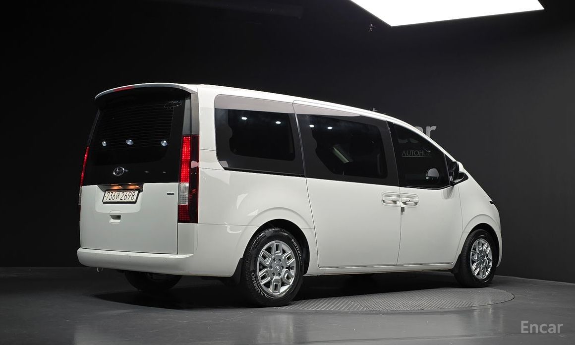  Hyundai Staria