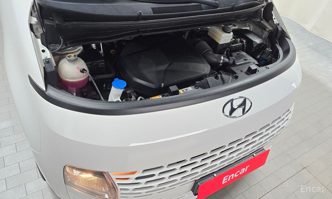  Hyundai Staria
