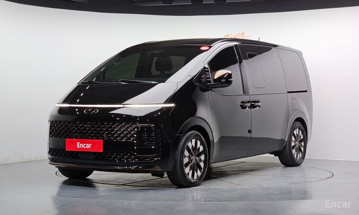  Hyundai Staria