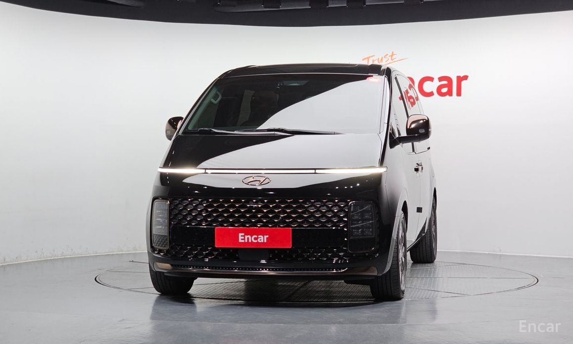  Hyundai Staria