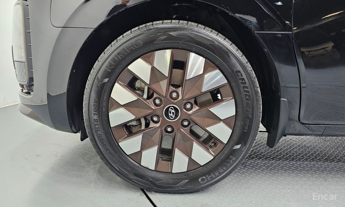  Hyundai Staria