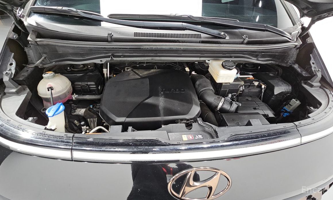  Hyundai Staria