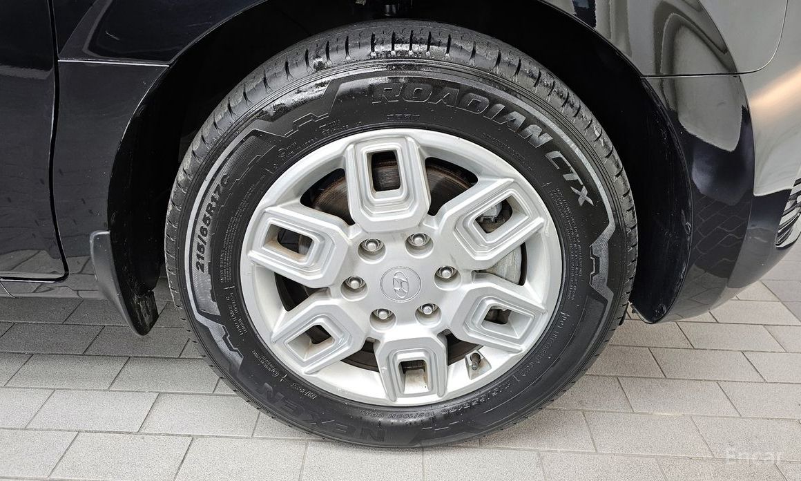  Hyundai Staria