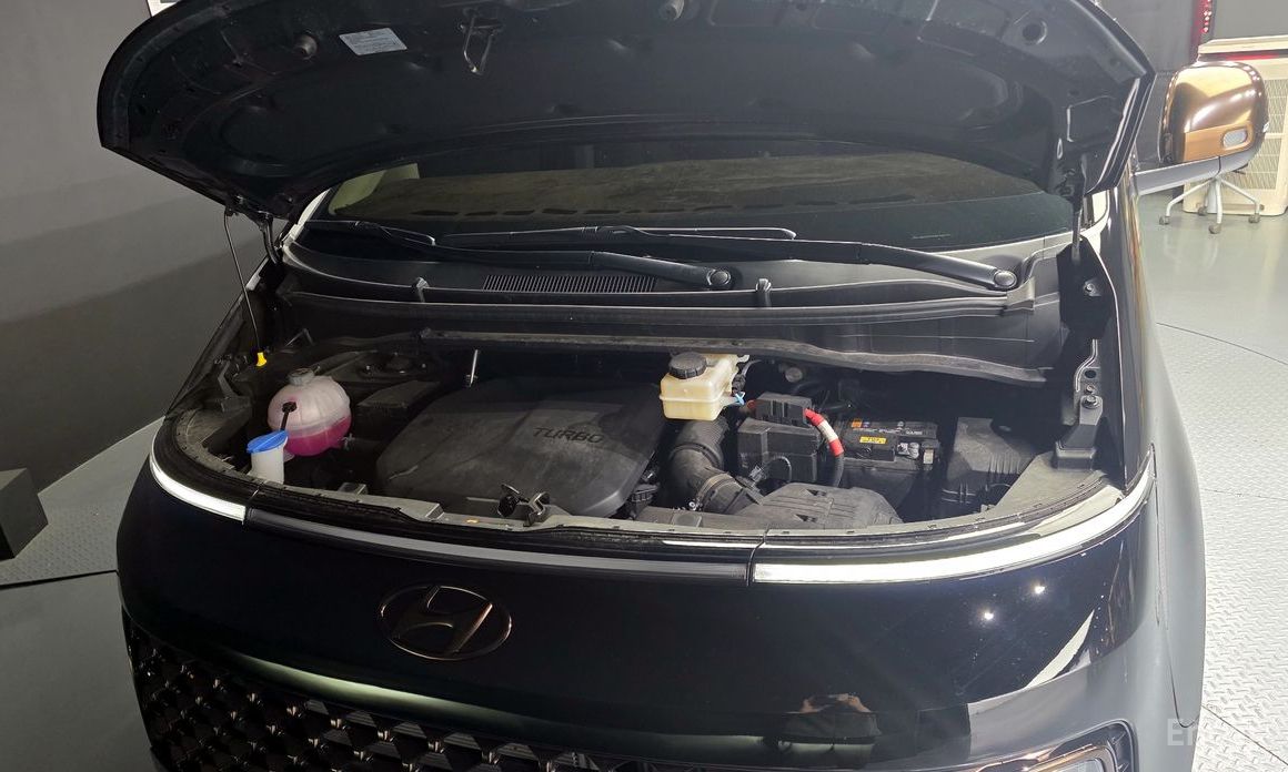  Hyundai Staria