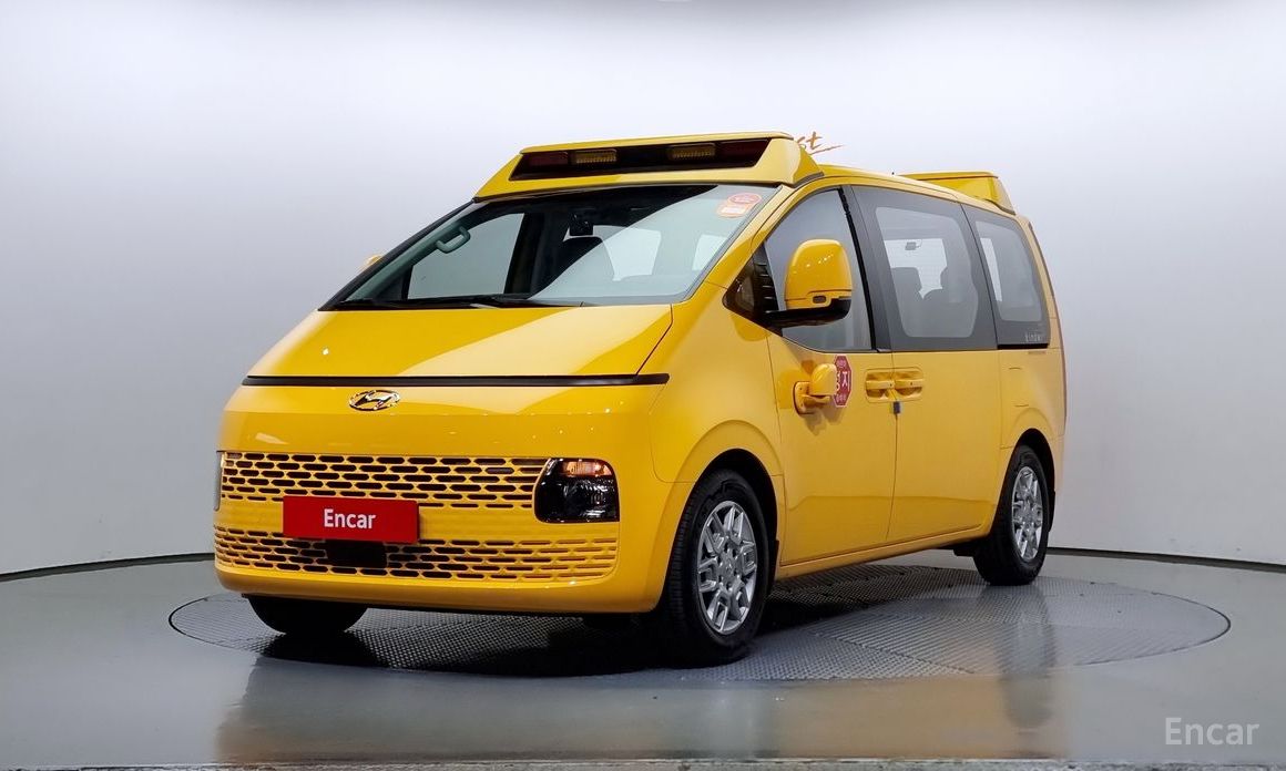  Hyundai Staria
