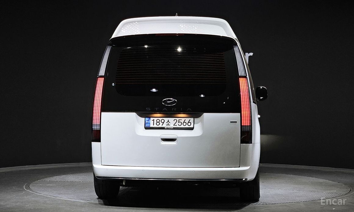  Hyundai Staria