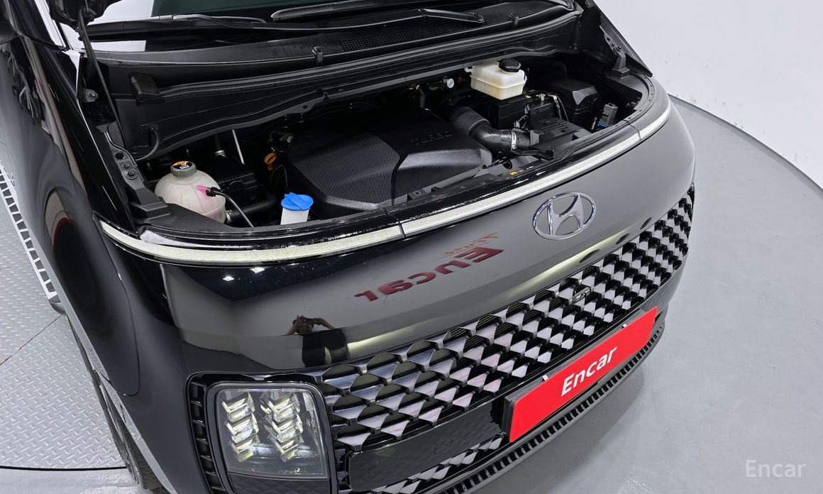  Hyundai Staria