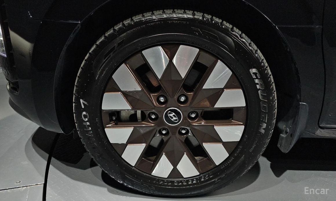  Hyundai Staria