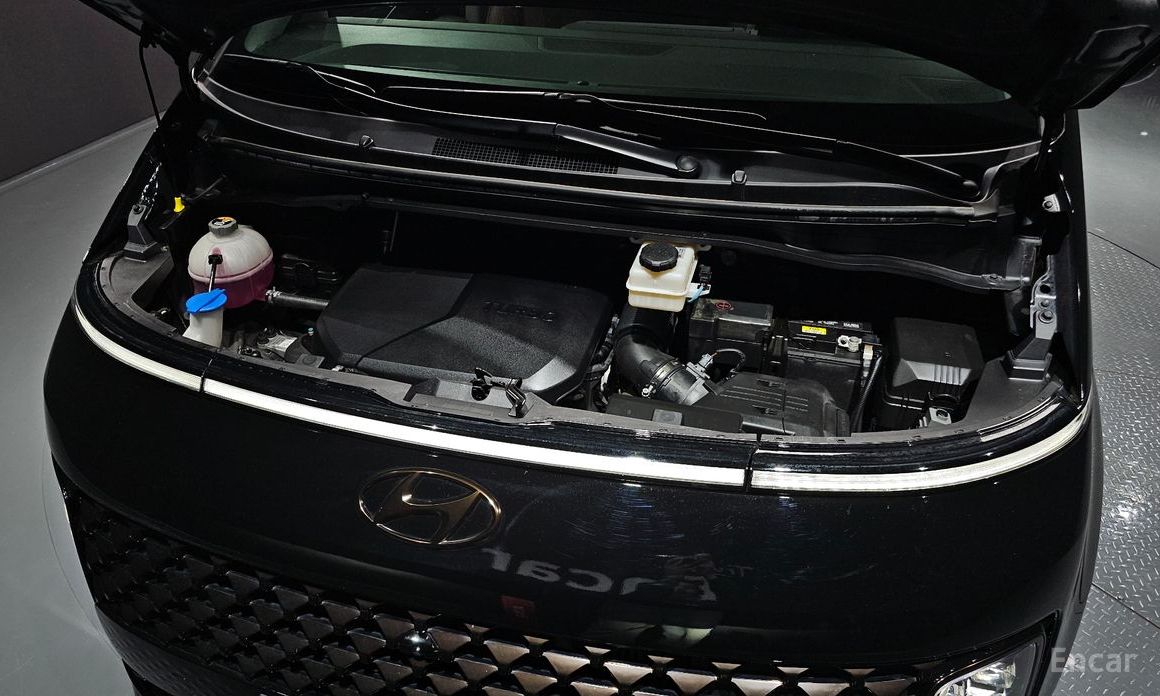  Hyundai Staria