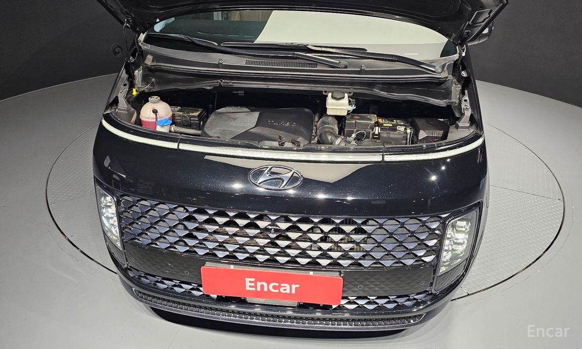  Hyundai Staria