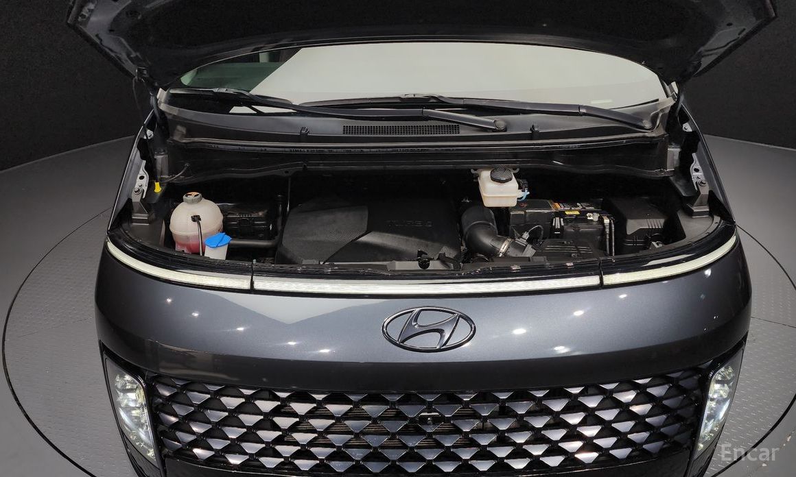  Hyundai Staria