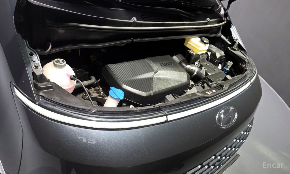  Hyundai Staria