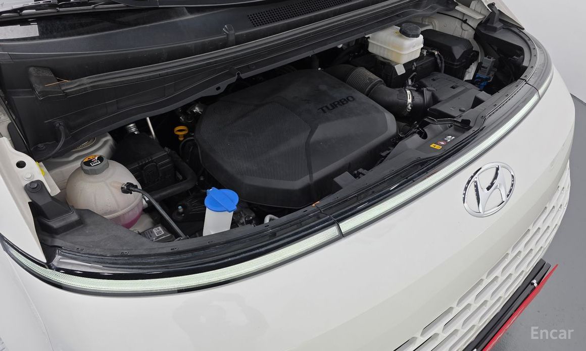  Hyundai Staria