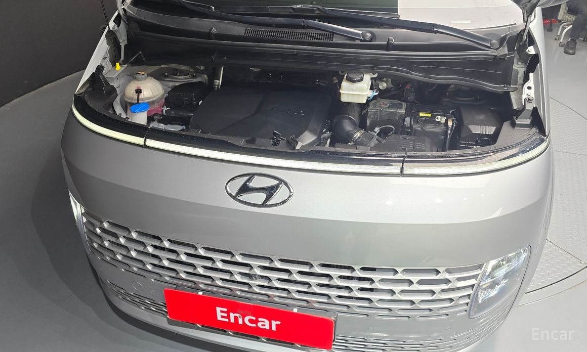  Hyundai Staria