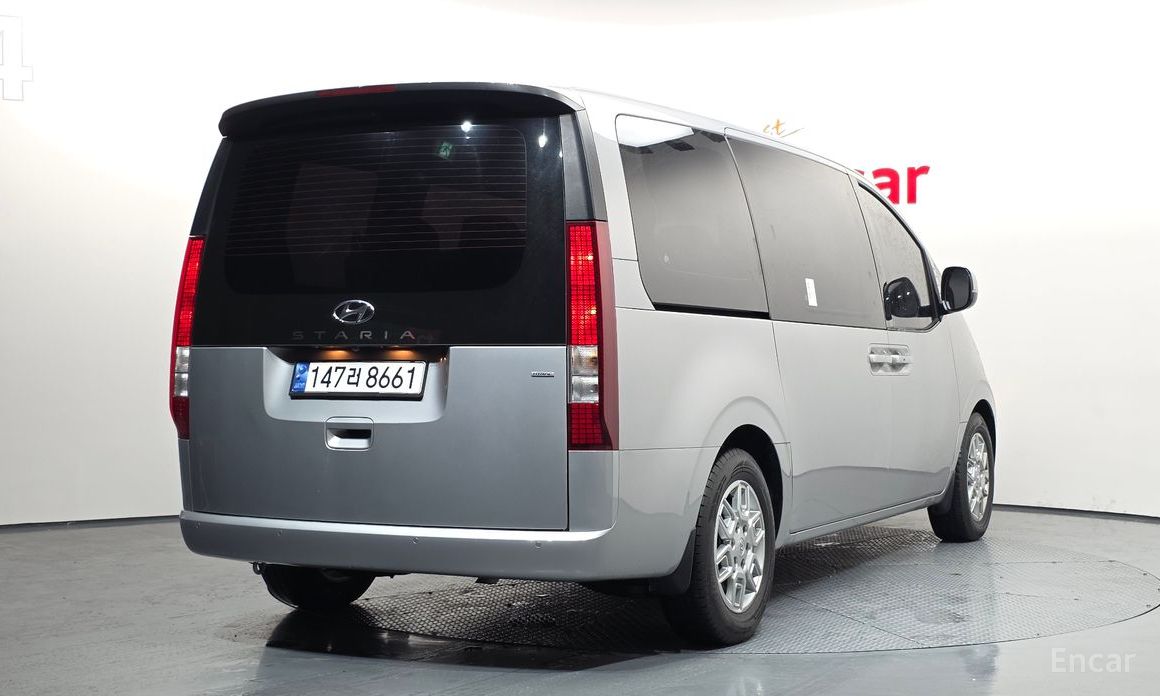  Hyundai Staria