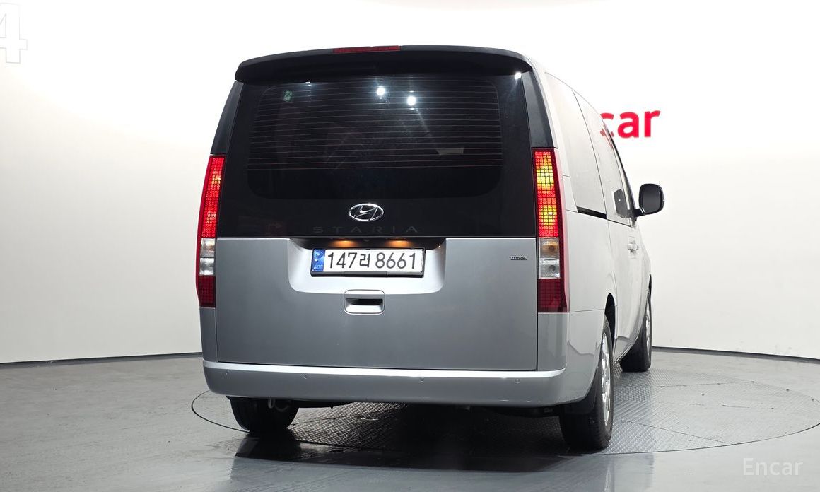  Hyundai Staria