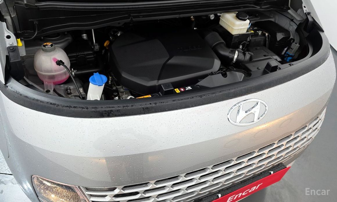 Hyundai Staria