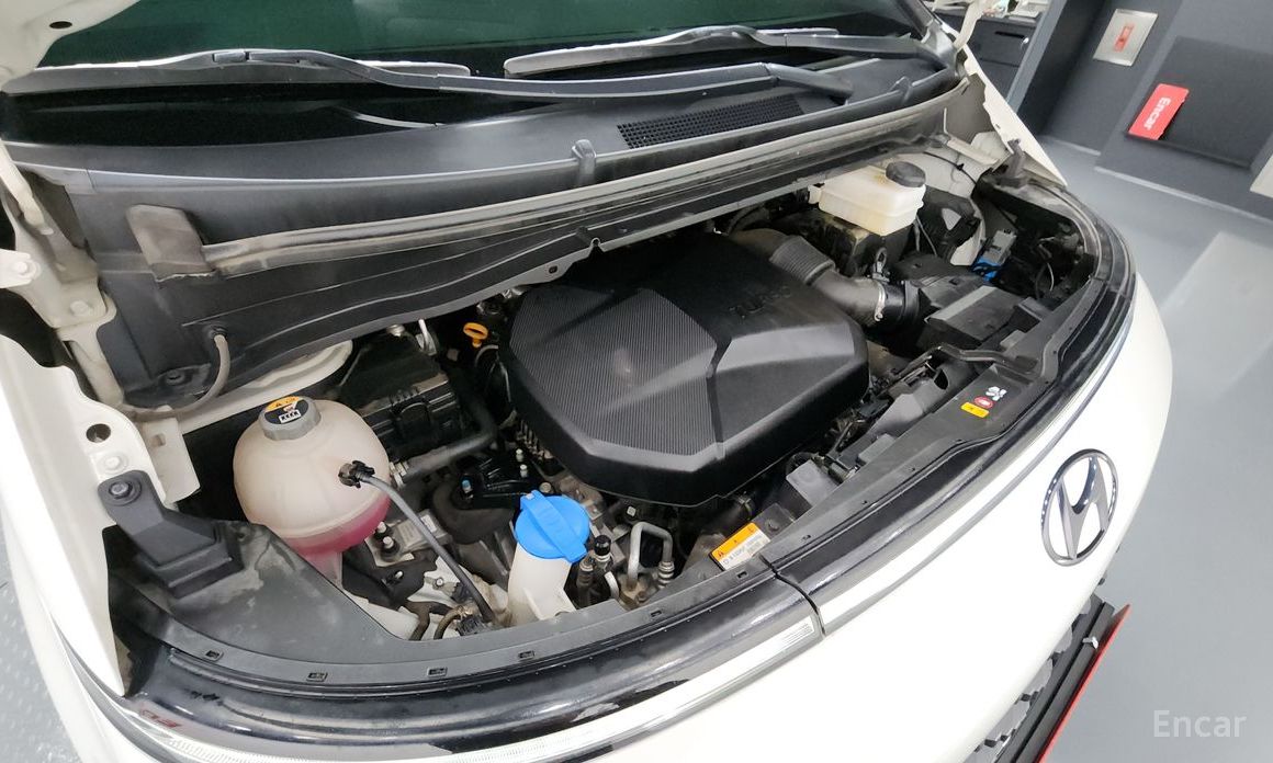  Hyundai Staria