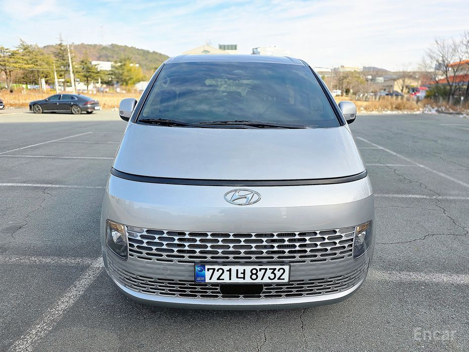  Hyundai Staria