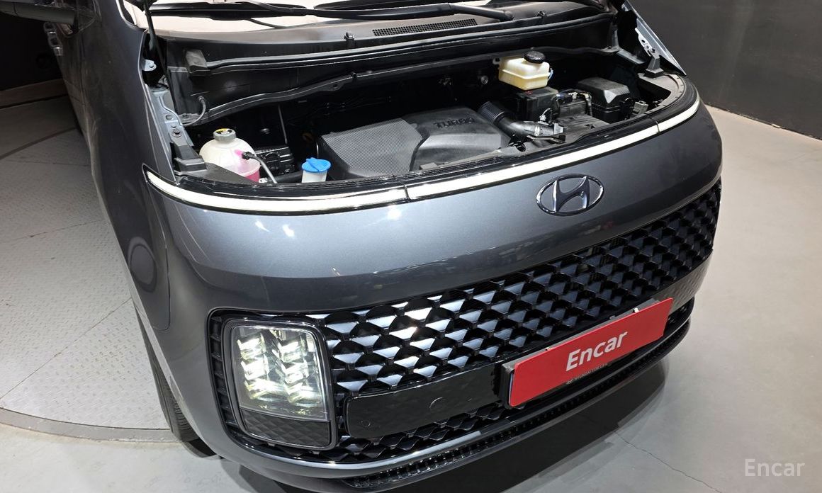  Hyundai Staria