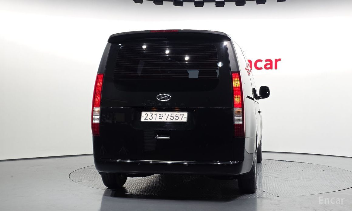  Hyundai Staria