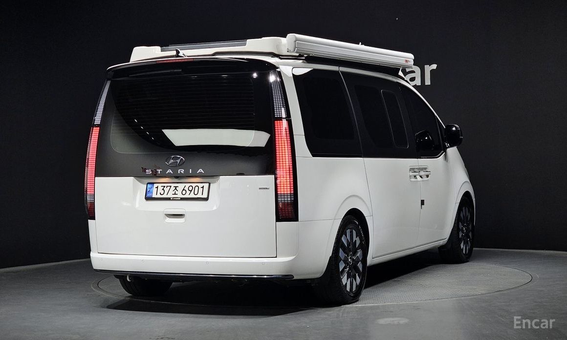  Hyundai Staria
