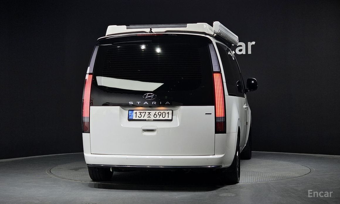  Hyundai Staria